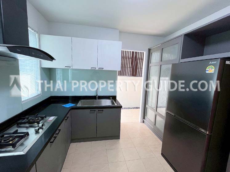 House with Shared Pool in Bangnatrad 